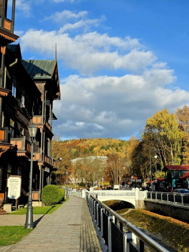 Krynica-Zdroj-jesien-deptak